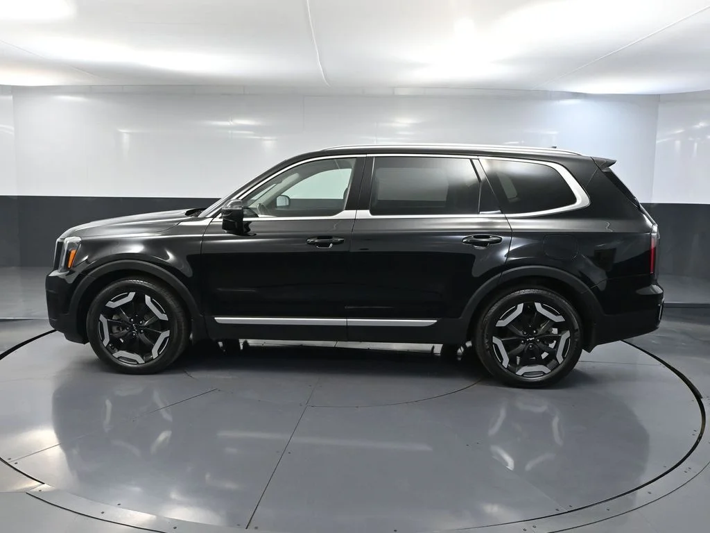 Used 2023 Black Kia EX X-Line image 8
