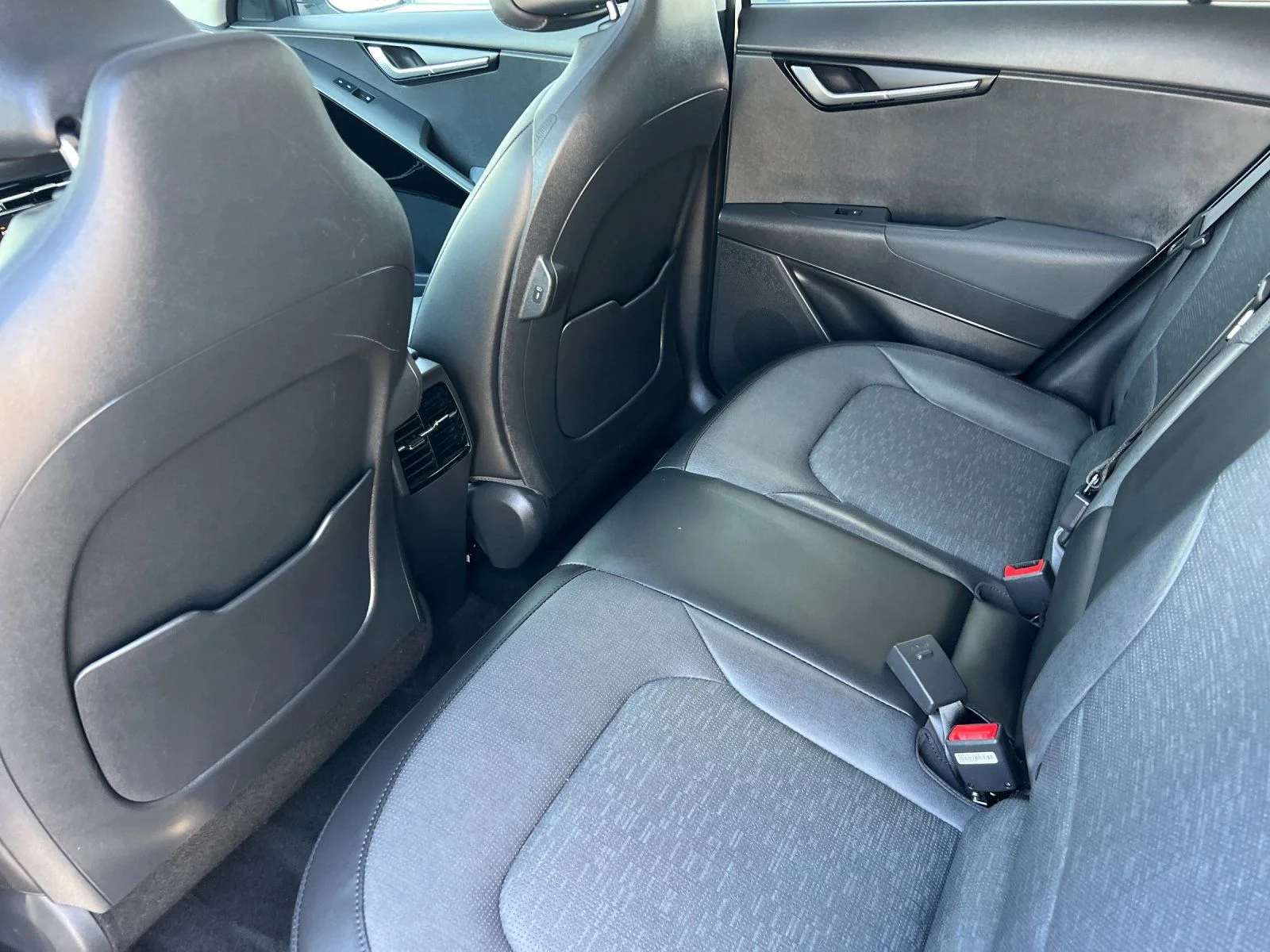 Certified Used 2023 White Kia Wave image 11