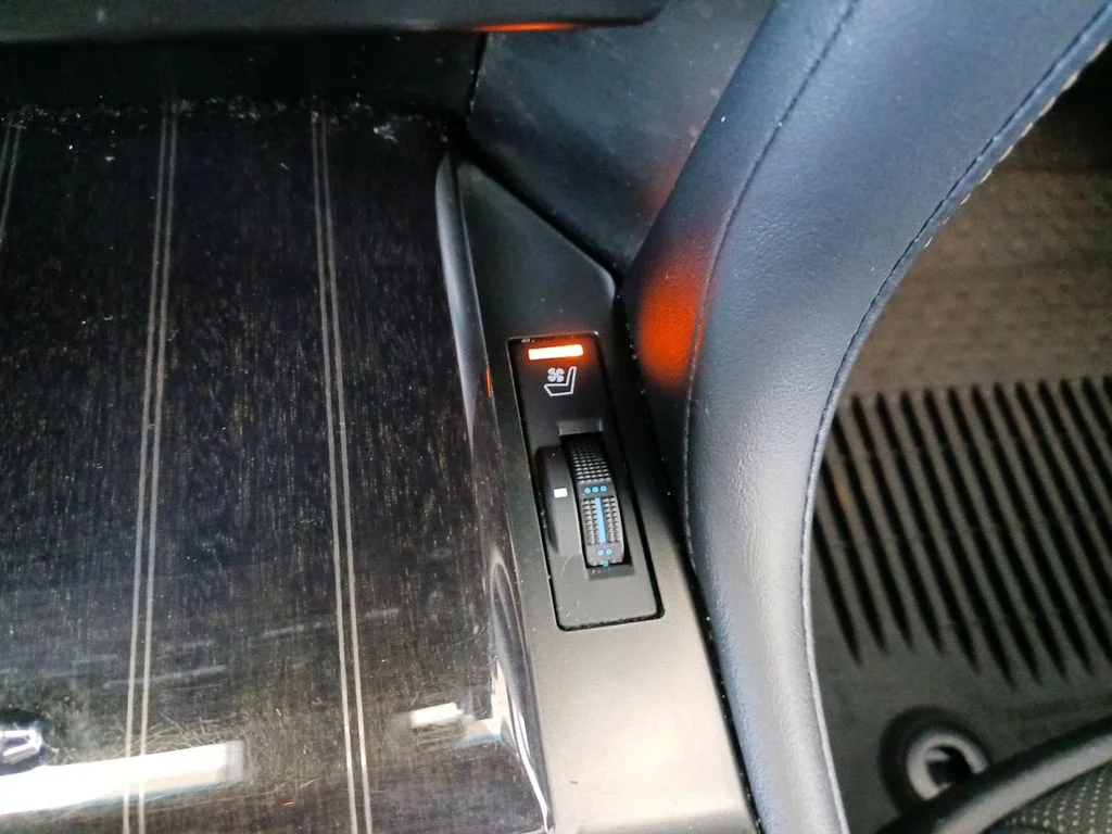 Used 2023 Black Lexus 460 image 27