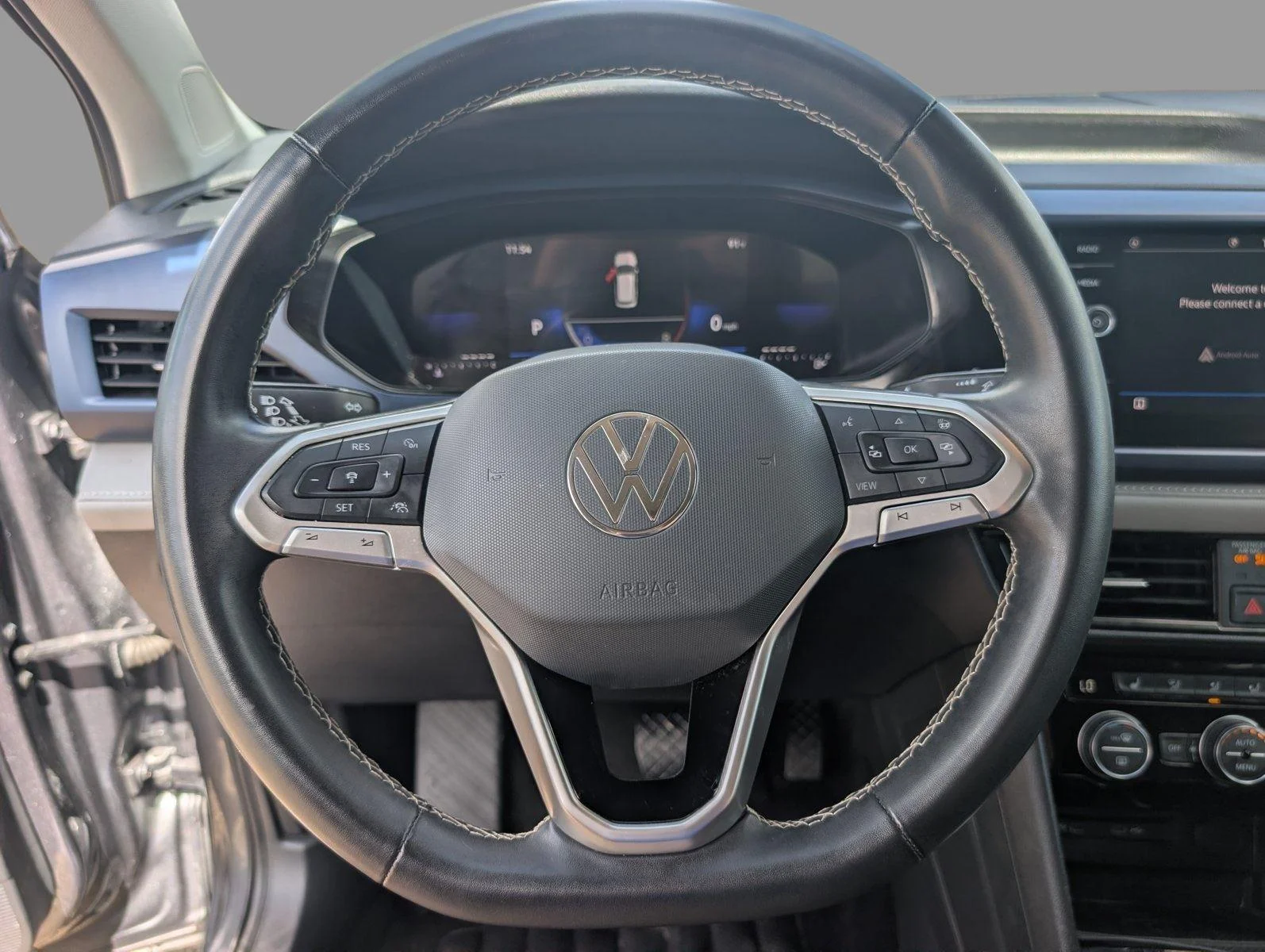 Used 2024 GRAY Volkswagen SE image 23