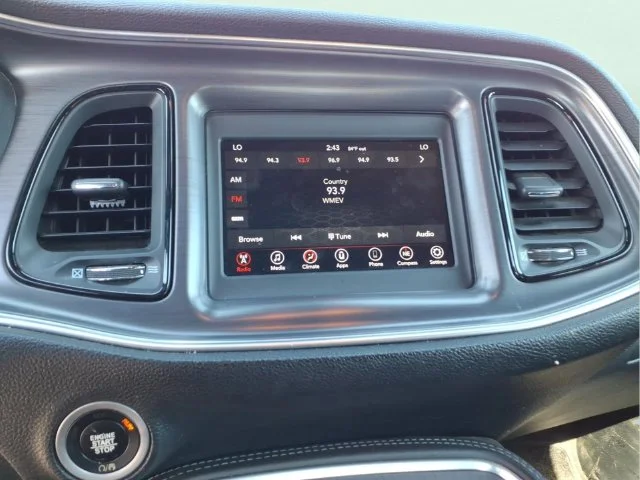 Used 2018 Red Dodge SXT image 26