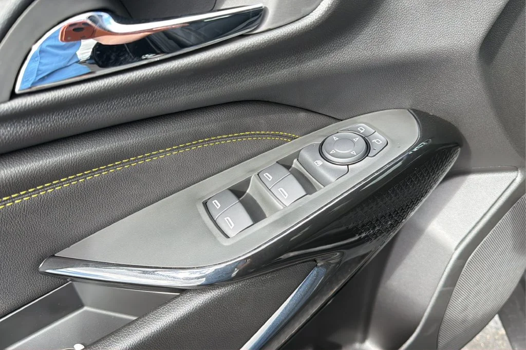 New 2026 Mosaic Black Metallic Chevrolet LT image 16