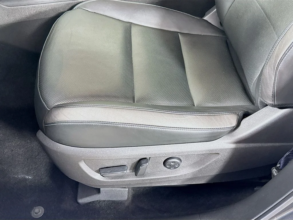 Certified Used 2023 Gray INFINITI LUXE image 24