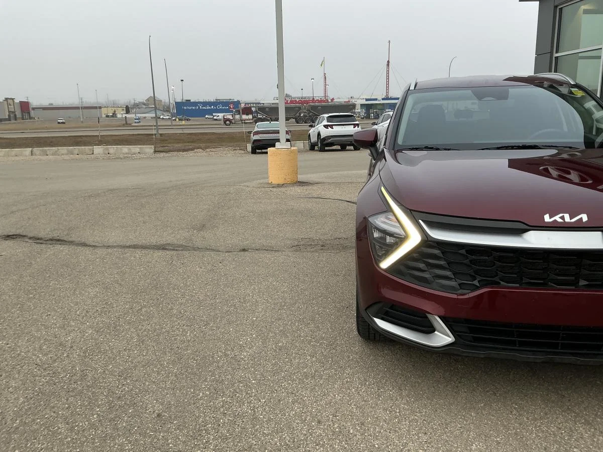 Used 2023  Kia LX image 8