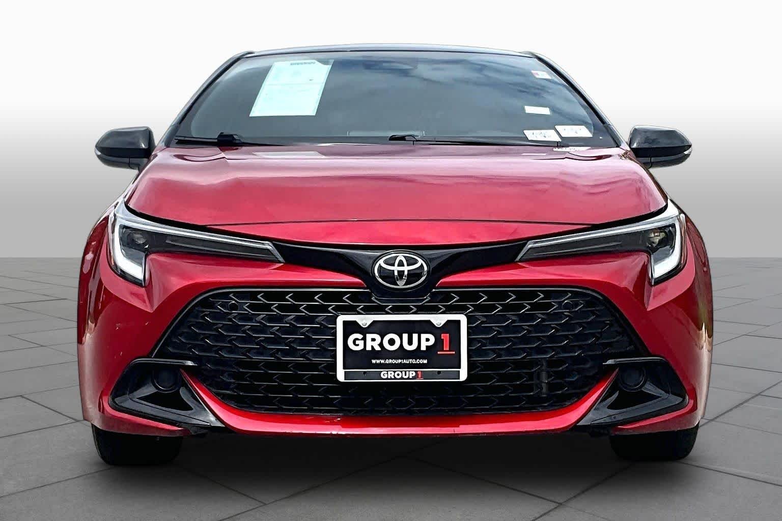 Used 2025 Finish Line Red/Midnight Black Metallic Toyota SE image 4