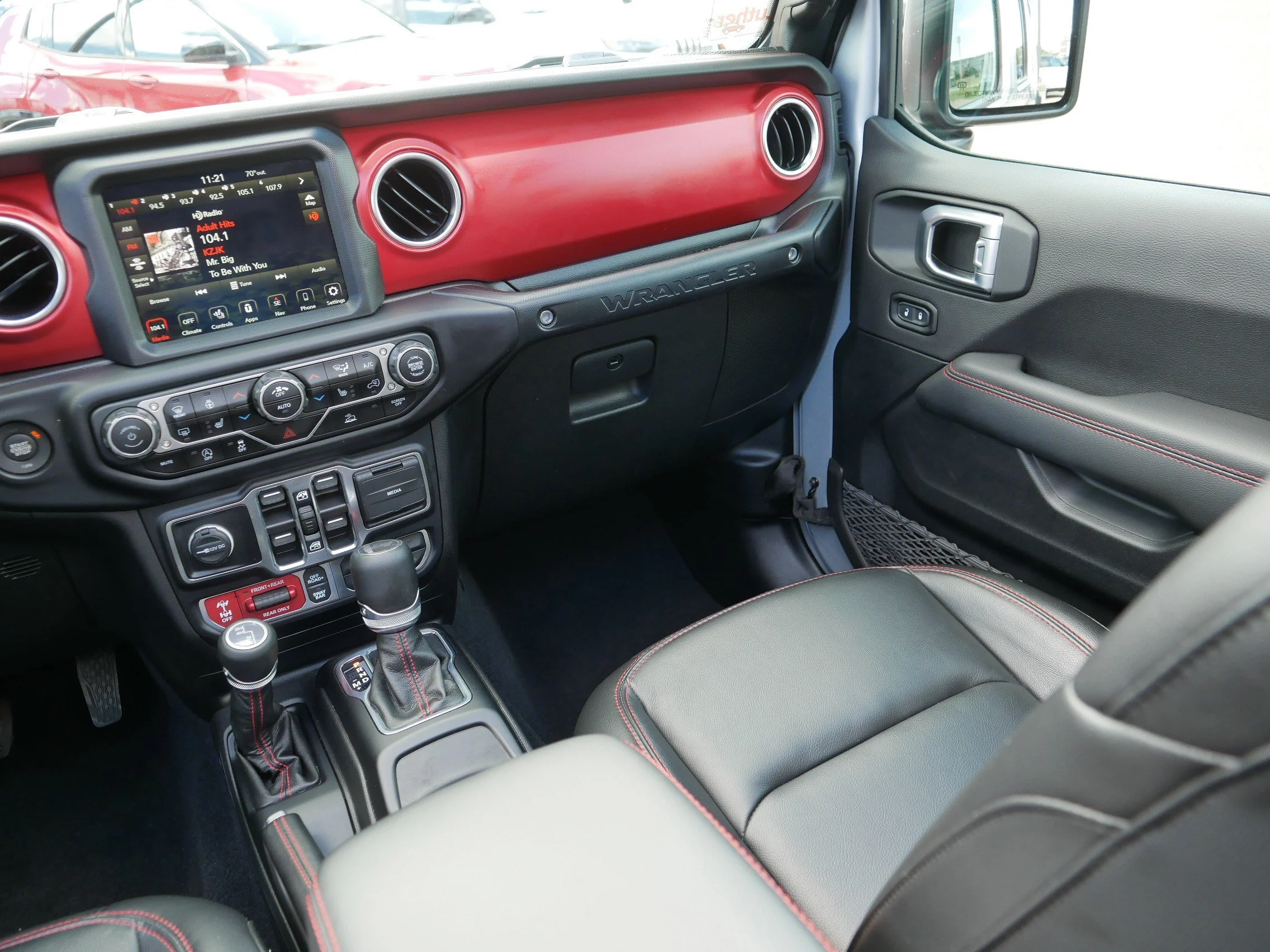 Used 2023 Silver Zynith Clearcoat Jeep Rubicon image 11