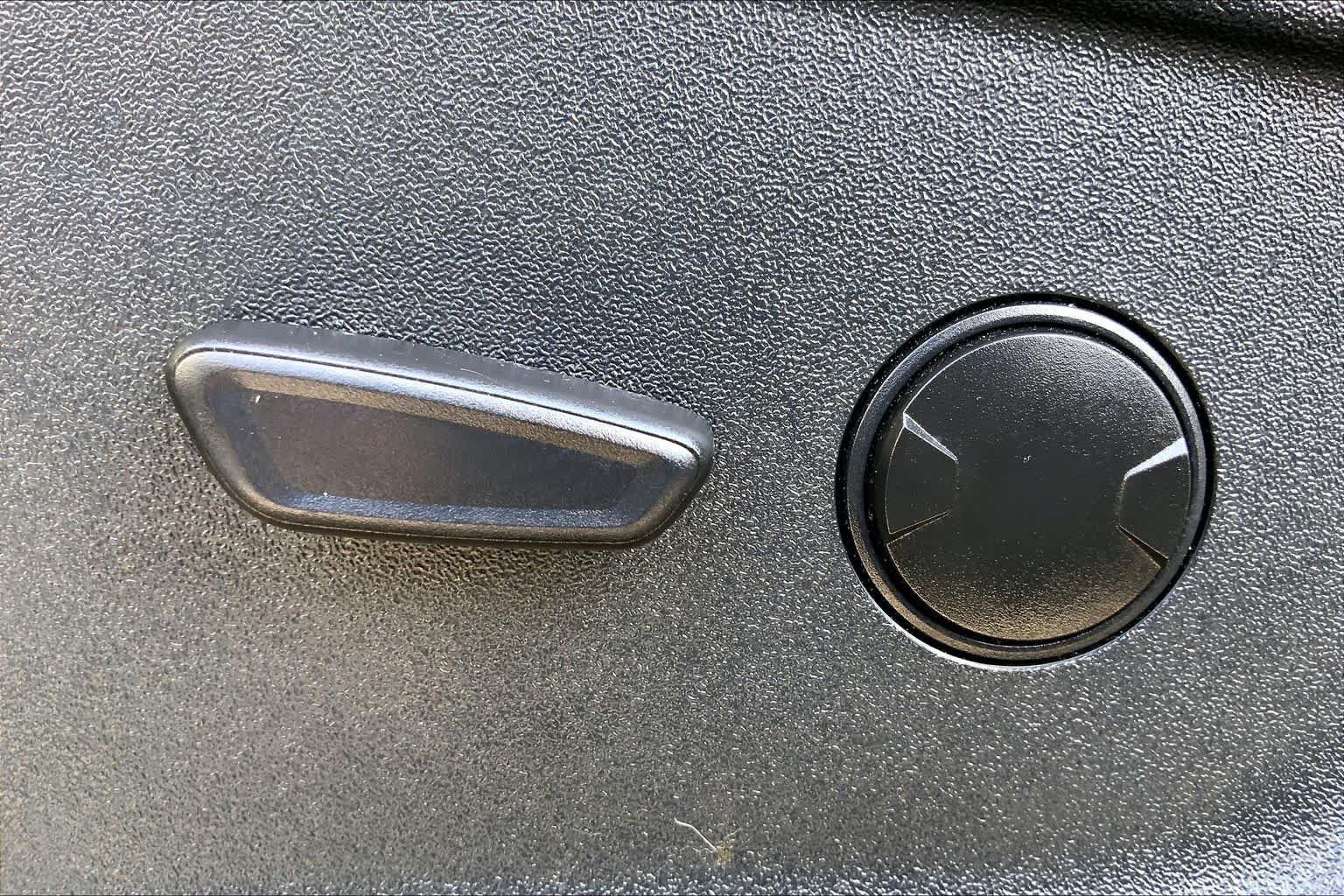 Used 2025 Iconic Silver Ford XLT image 33