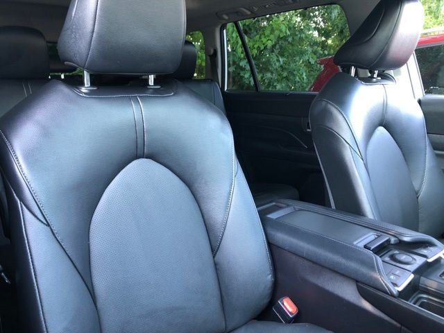 Used 2025 Beige Toyota XLE image 14