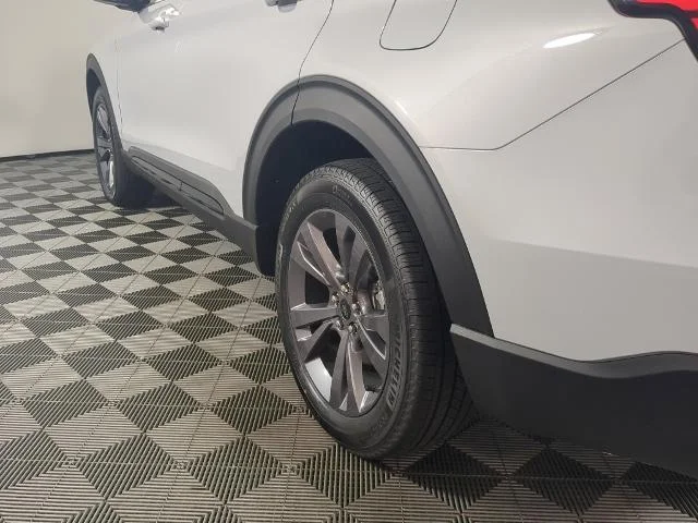 New 2026 Space White Metallic Ford Active image 5