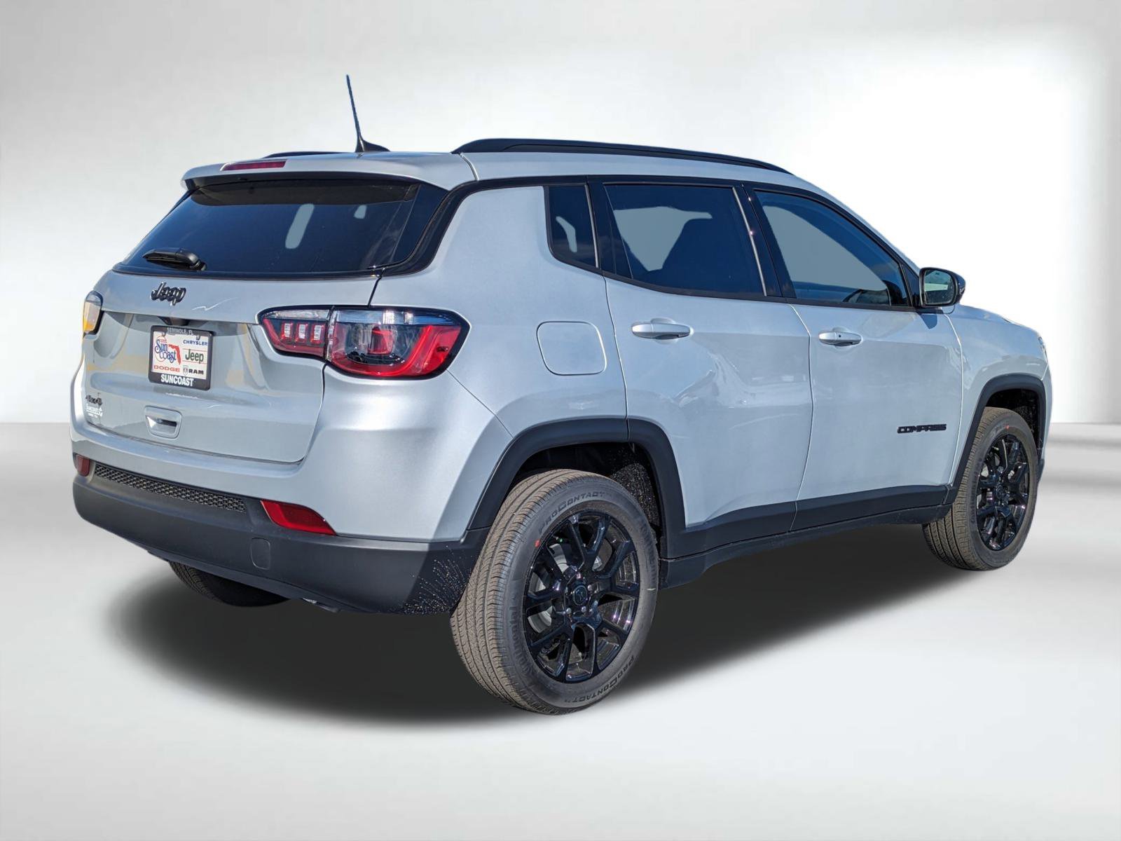 New 2026 Silver Zynith Metallic Clear-Coat Exterior Paint Jeep Latitude image 4