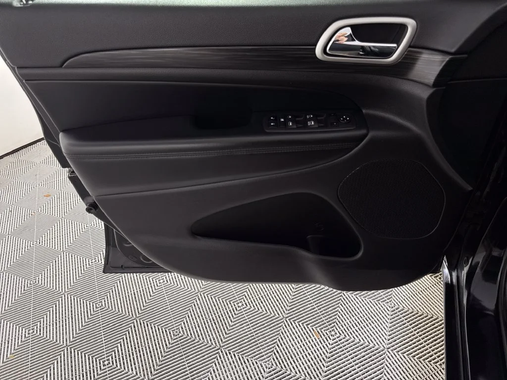 Used 2022 Black Jeep Laredo X image 10