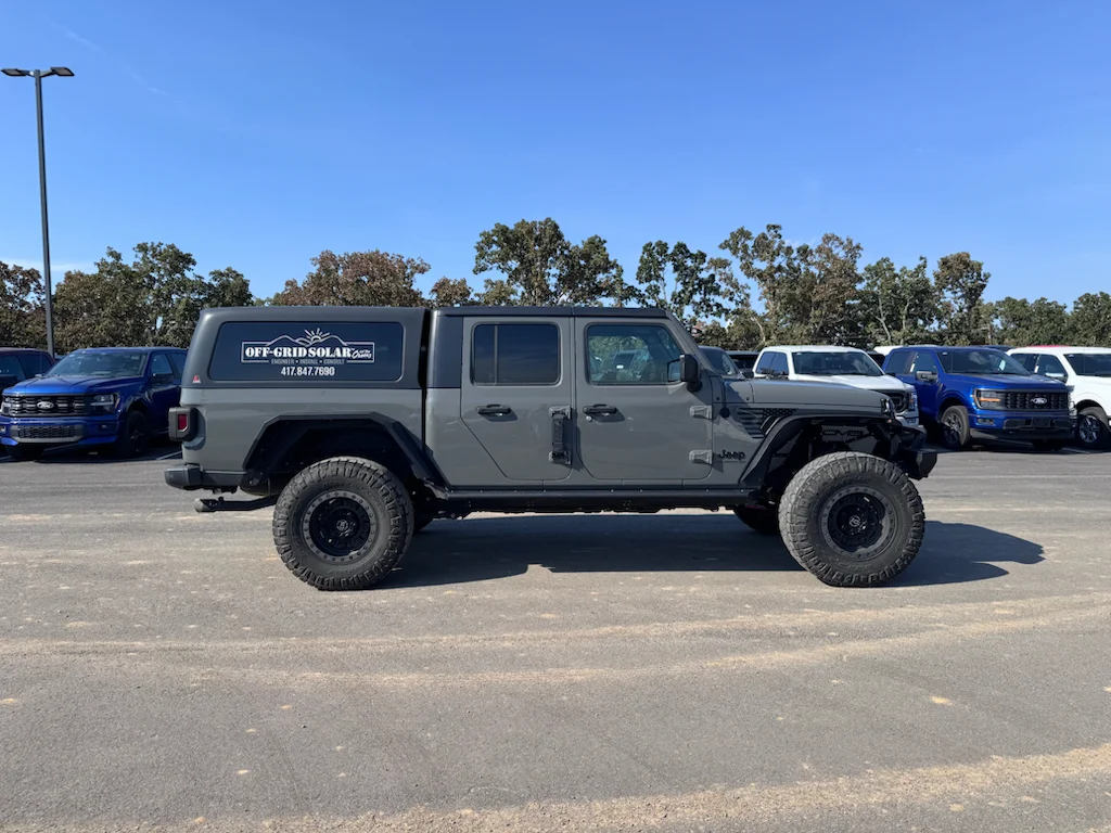 Used 2020 Sting-Gray Clearcoat Jeep Sport image 4