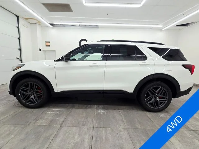 New 2026 Star White Metallic Tri-Coat Ford ST-Line image 2