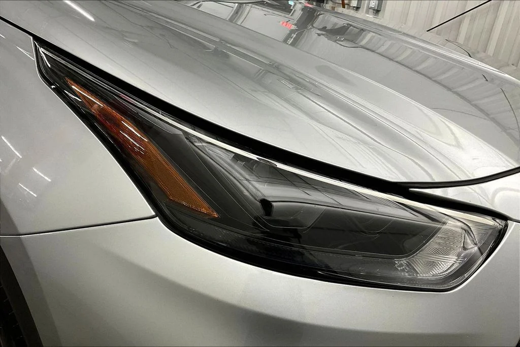 Used 2022 Silver Toyota XLE image 34