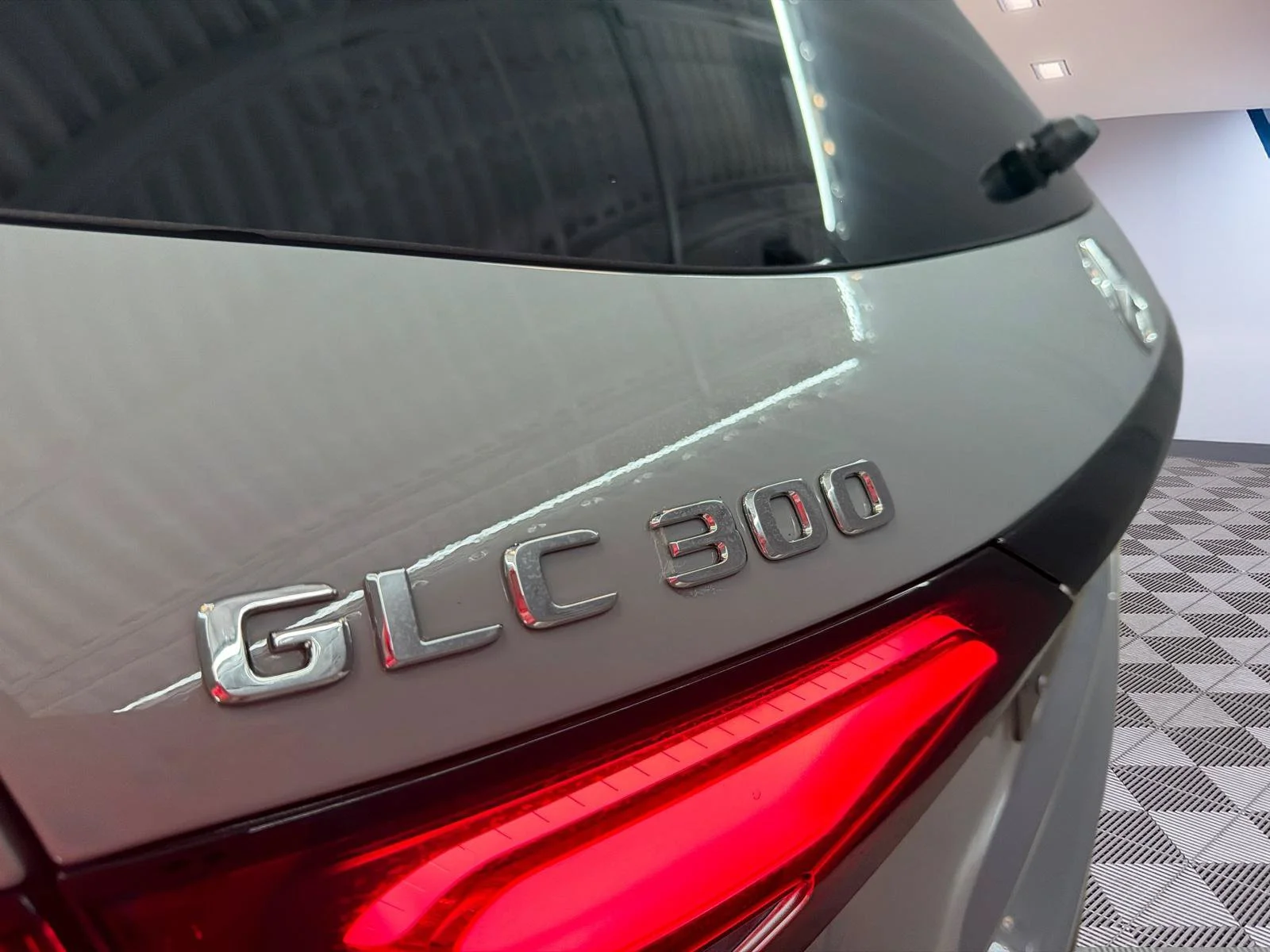 Used 2026 Light gray Mercedes-Benz GLC 300 image 28