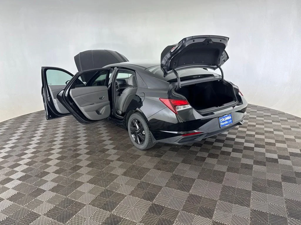 Used 2022 Black Hyundai SEL image 18