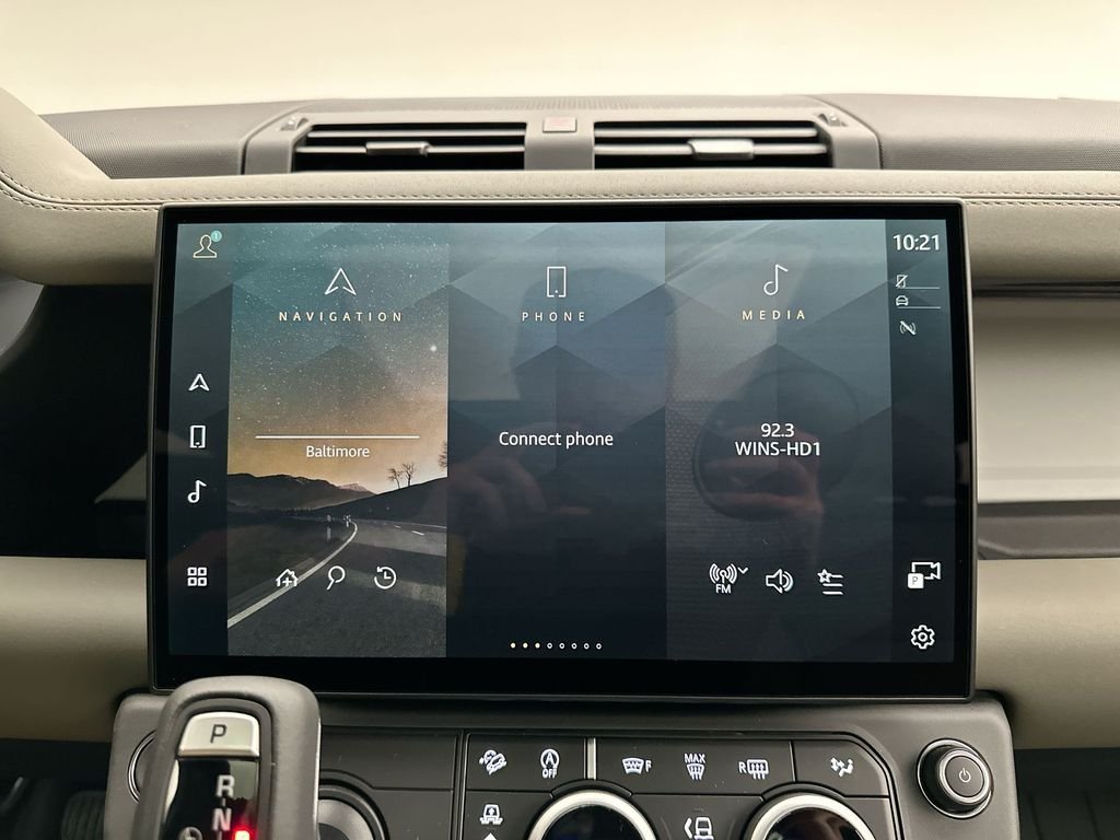 New 2026 Santorini Black Land Rover X-Dynamic SE image 14