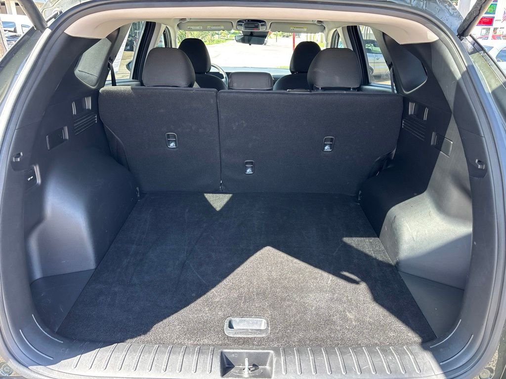 Used 2025 Green Hyundai SEL image 13