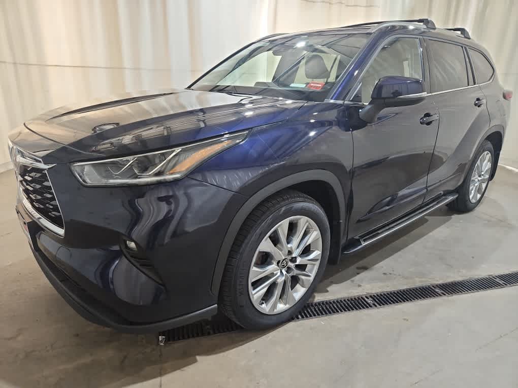 Used 2023 Blueprint Toyota Limited image 3