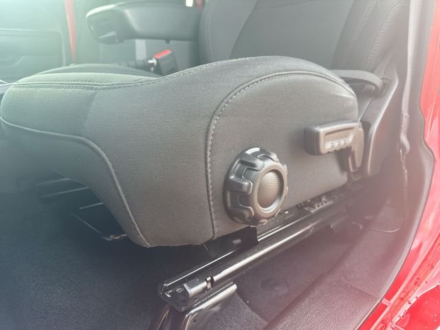 Used 2022 Red Jeep Sport image 14