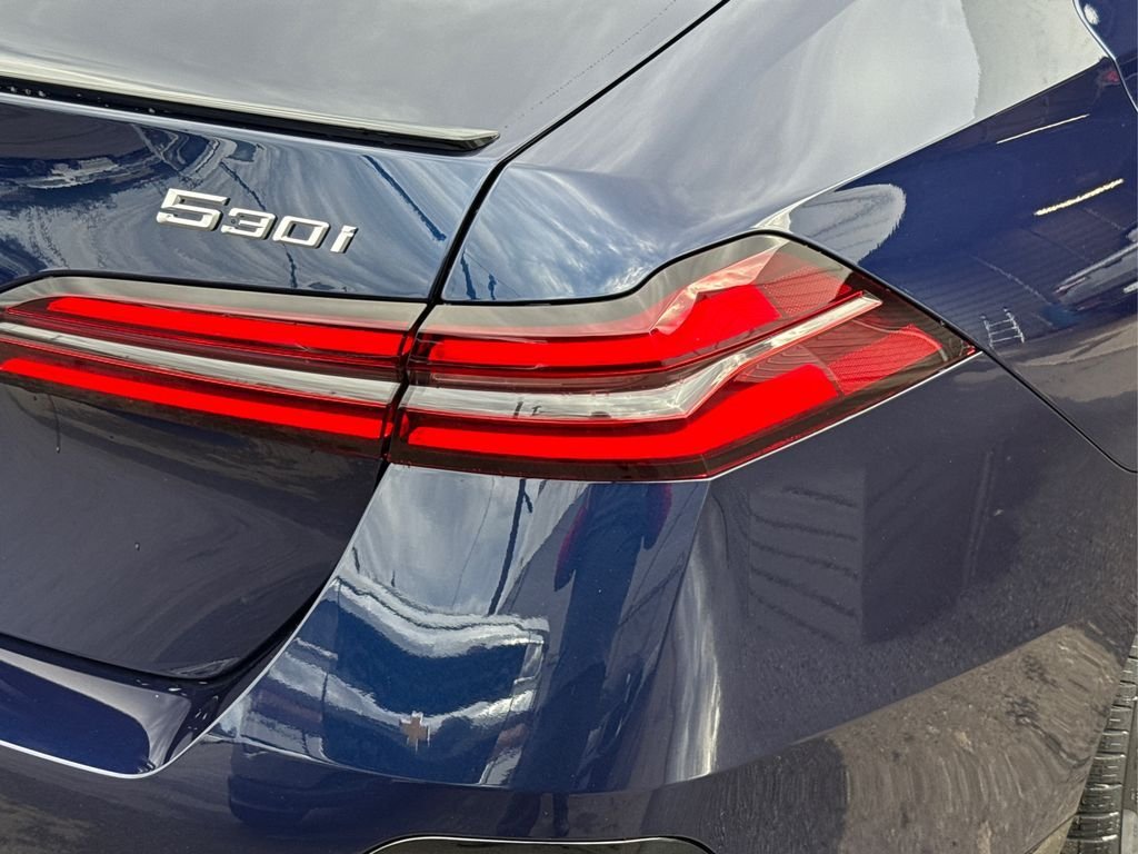 New 2026 Tanzanite Blue II Metallic BMW 530i image 17