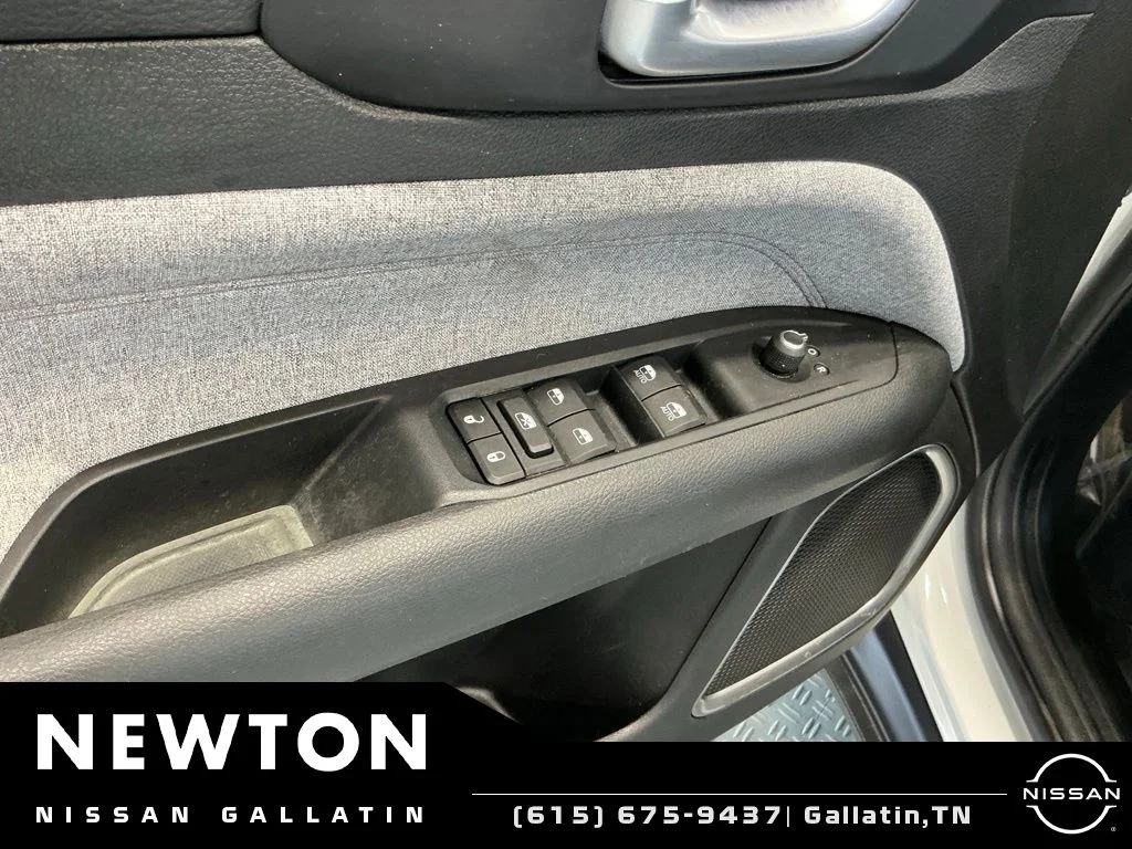 Used 2022 Bright White Clearcoat Jeep Latitude Lux image 37