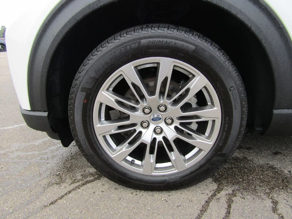New 2026 Star White Metallic Tri-Coat Ford Active image 25