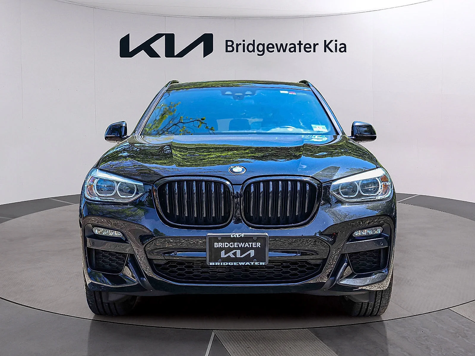 Used 2021 Black Sapphire Metallic BMW xDrive30i image 2