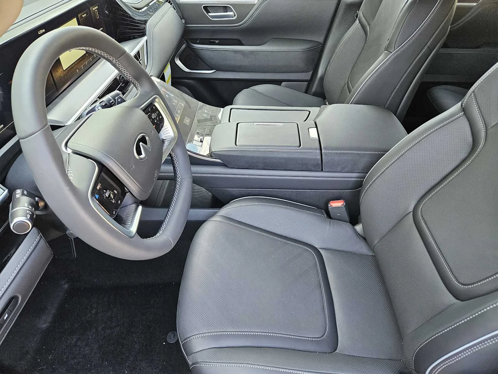 New 2026 BLACK OBSIDIAN INFINITI Luxe 2WD image 8