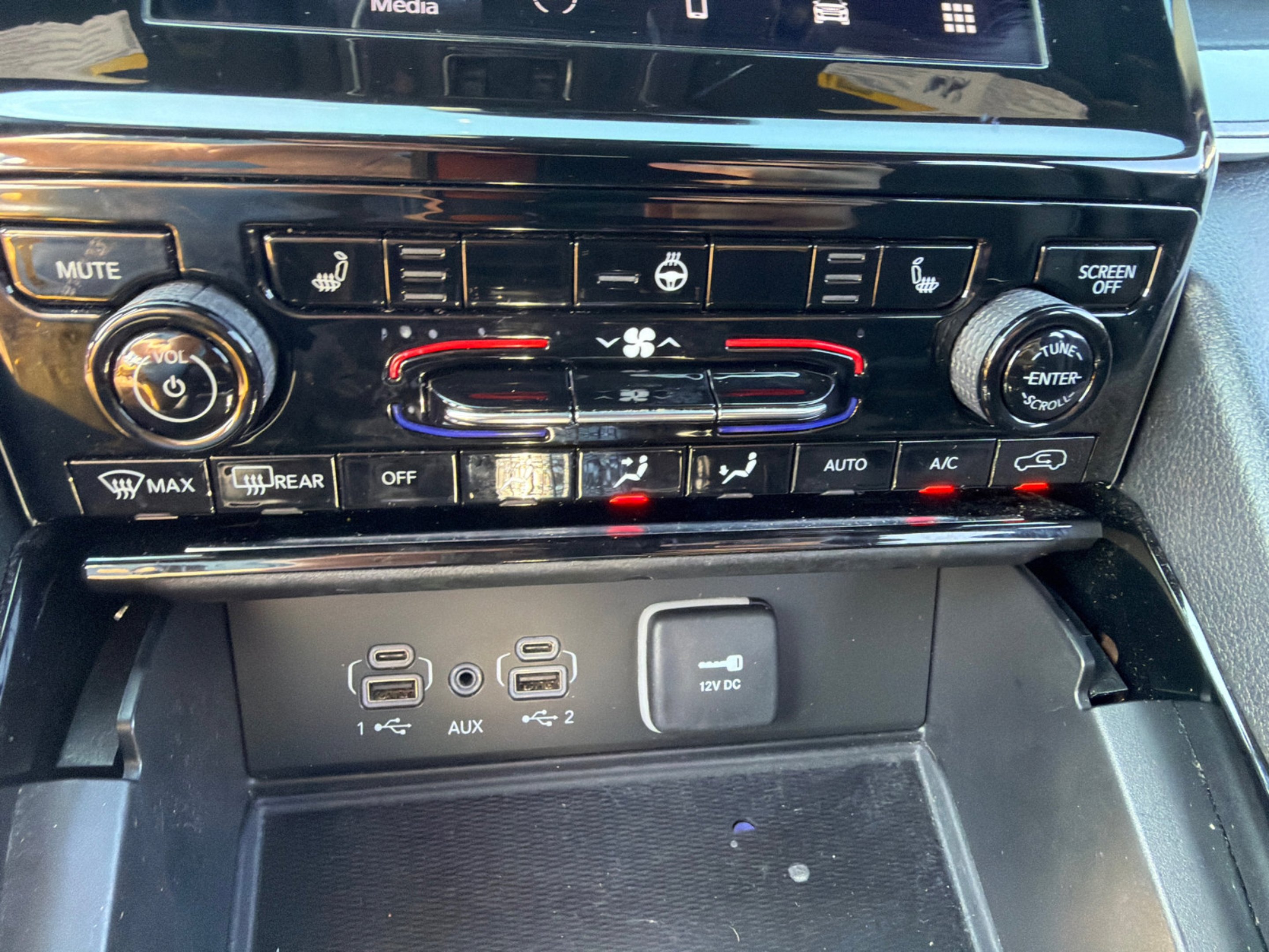 Used 2023 Diamond Black Jeep Altitude image 26