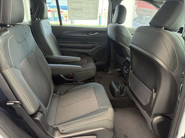 New 2026 Bright White Clear-Coat Exterior Paint Jeep Laredo image 11