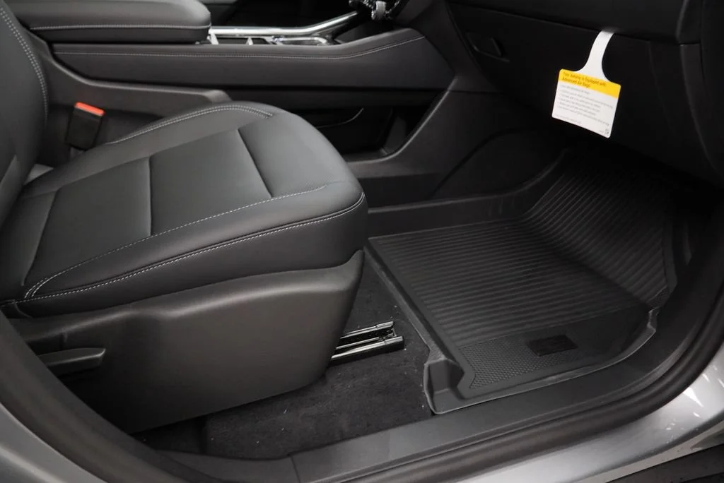 New 2027 Sterling Gray Metallic Chevrolet LT image 32