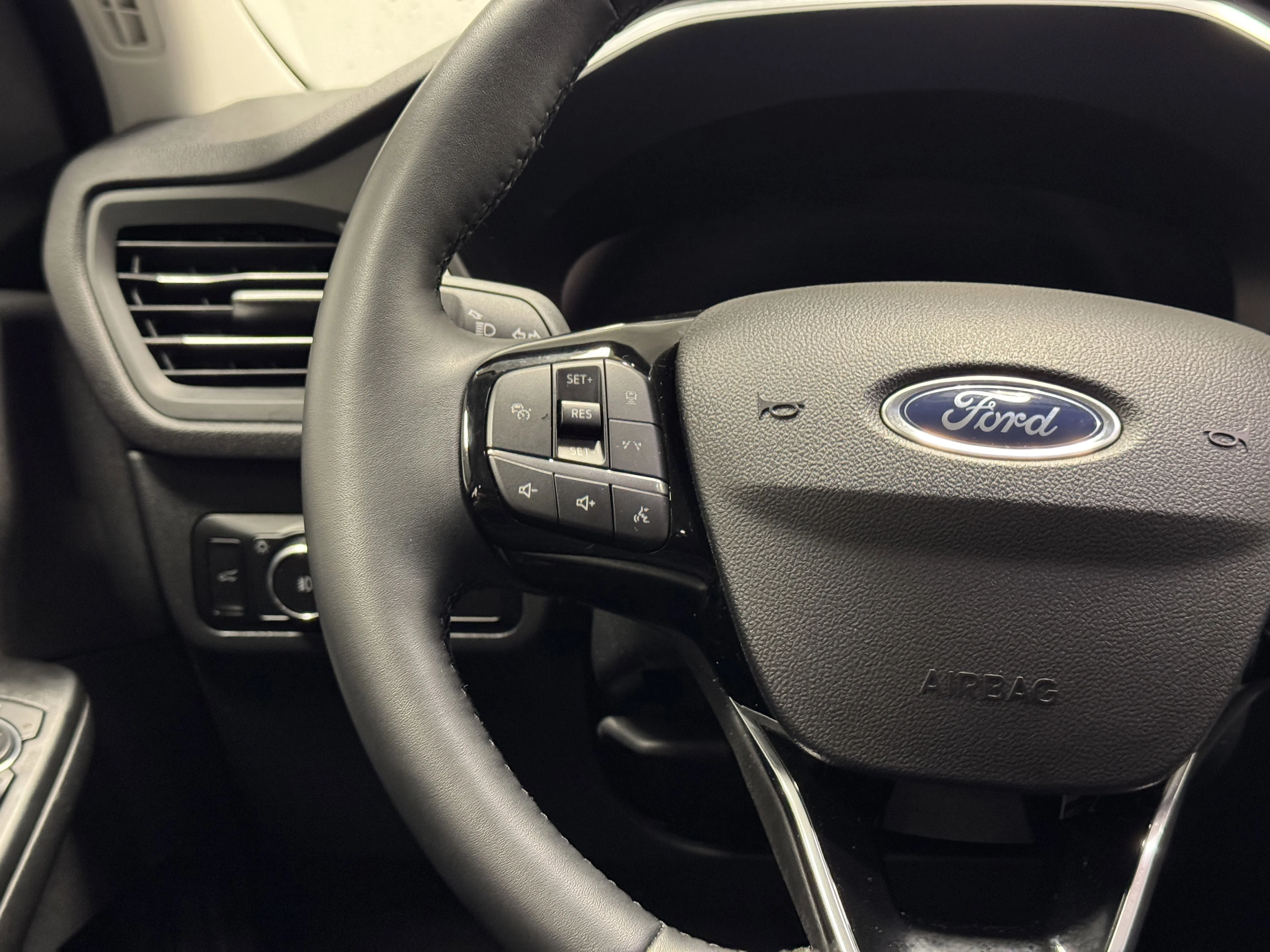 Used 2025 Space Silver Metallic Ford Platinum image 21