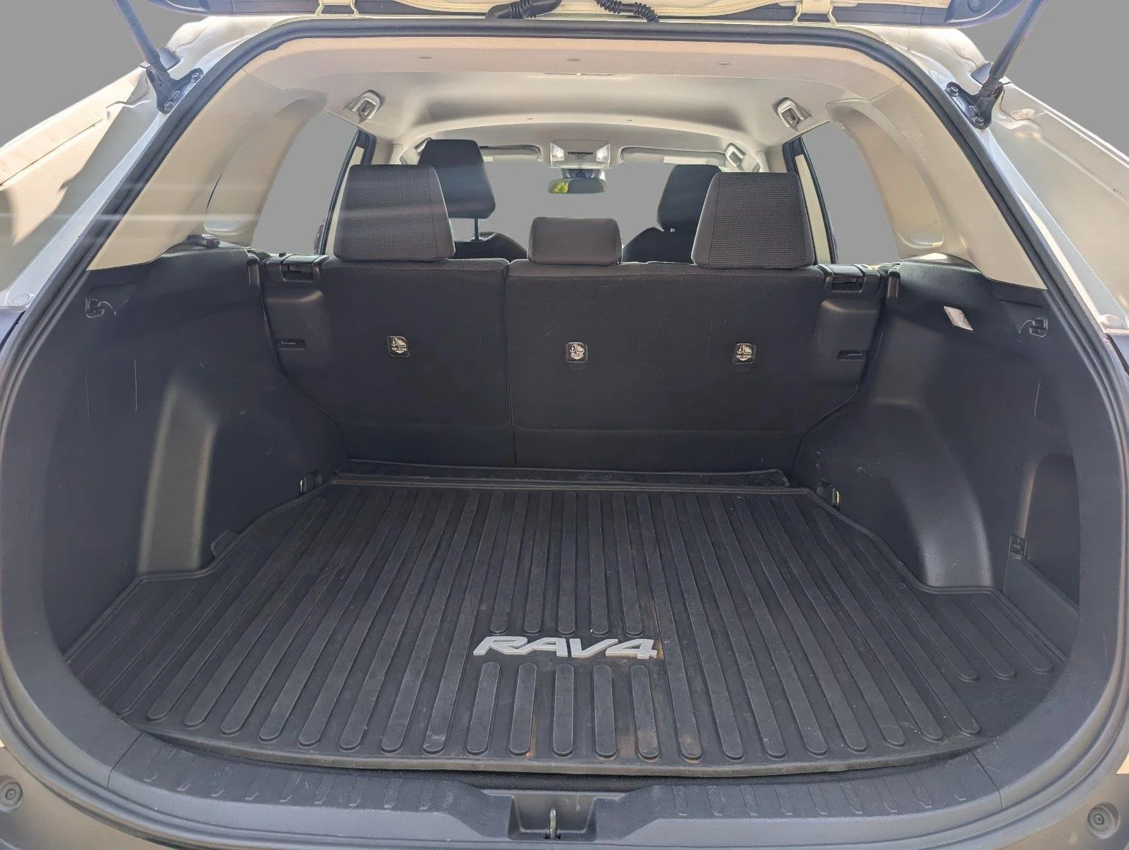 Used 2019 Super White Toyota LE image 5