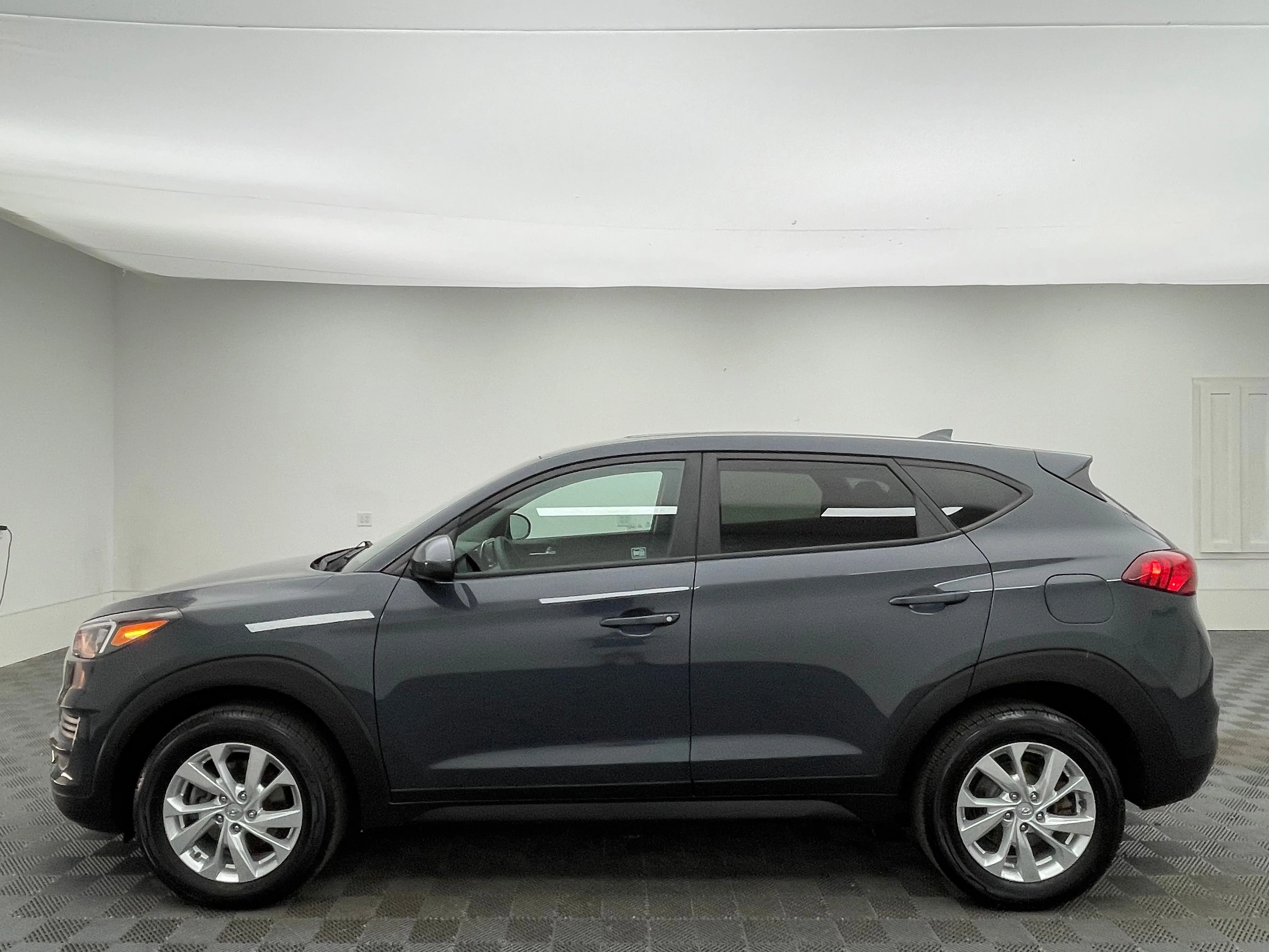 Used 2021 Dusk Blue Hyundai SE image 10