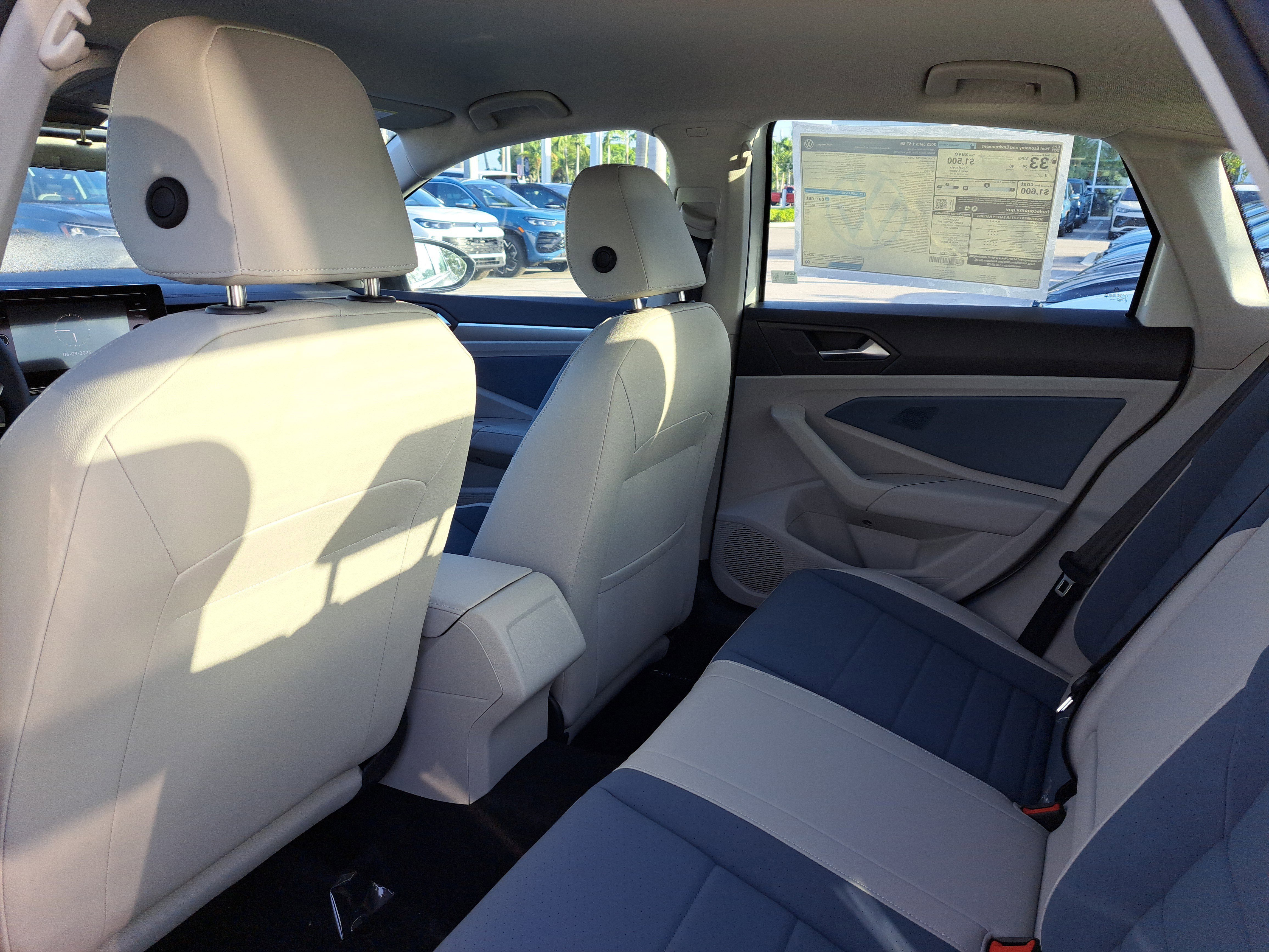 2025 Volkswagen Jetta SE - Photo 6