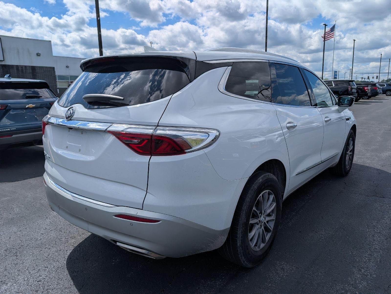 Used 2024 Summit White Buick Essence image 8