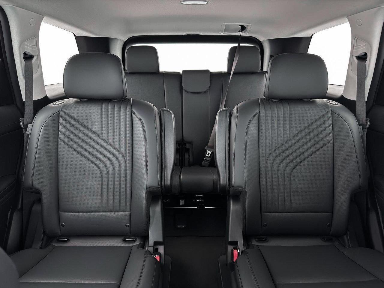 New 2026 Classy Blue Pearl Hyundai SEL 7P image 16
