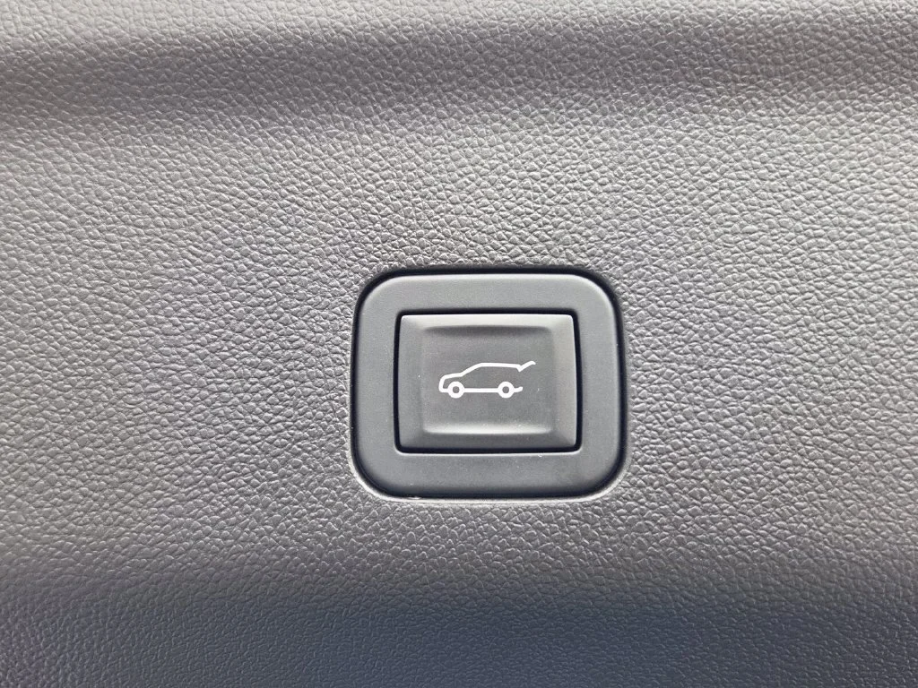 Used 2025 Sterling Metallic GMC AT4 Ultimate image 17