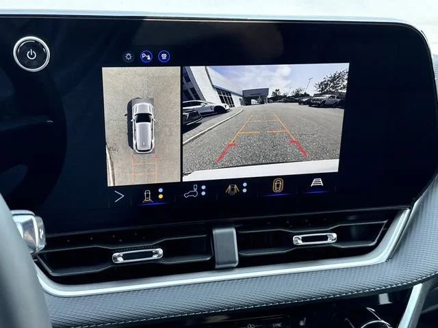 New 2027 Summit White Chevrolet LT image 23
