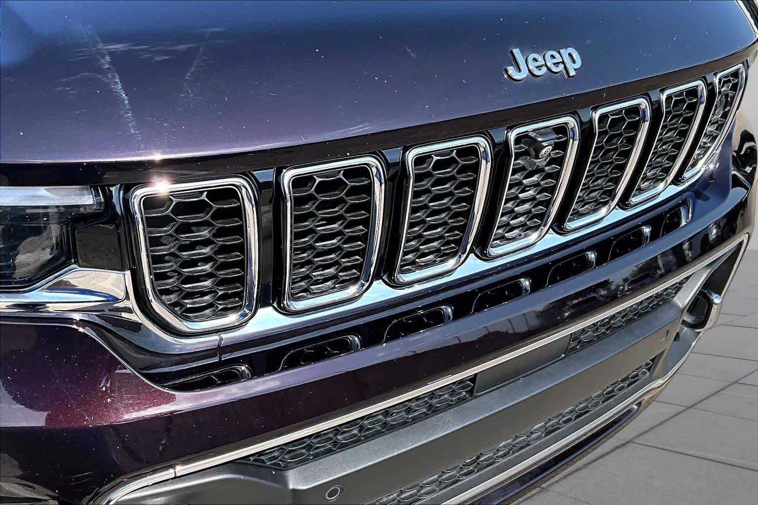 Certified Used 2023 Ember Pearlcoat Jeep Overland image 30