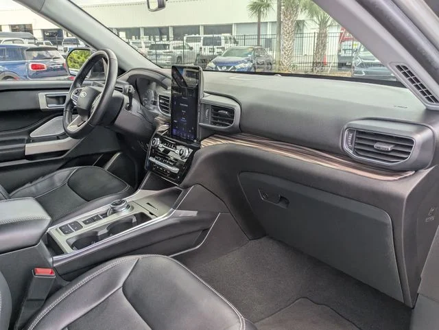 Used 2024 Silver Ford Limited image 26
