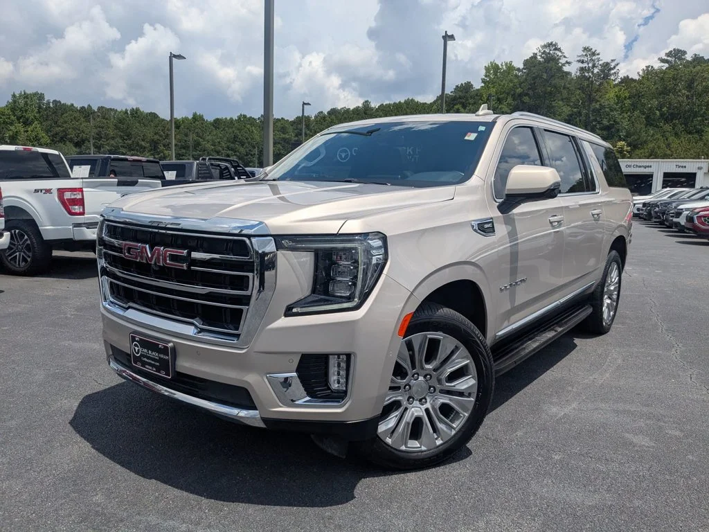 Used 2022 Pearl Beige Metallic GMC SLT image 1
