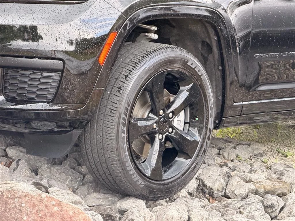 Used 2025 Black Jeep Altitude X image 30