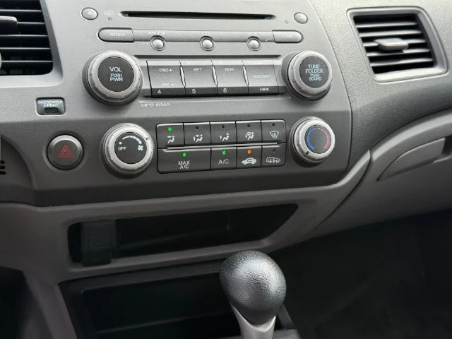 Used 2009 Alabaster Silver Metallic Honda EX-L image 16