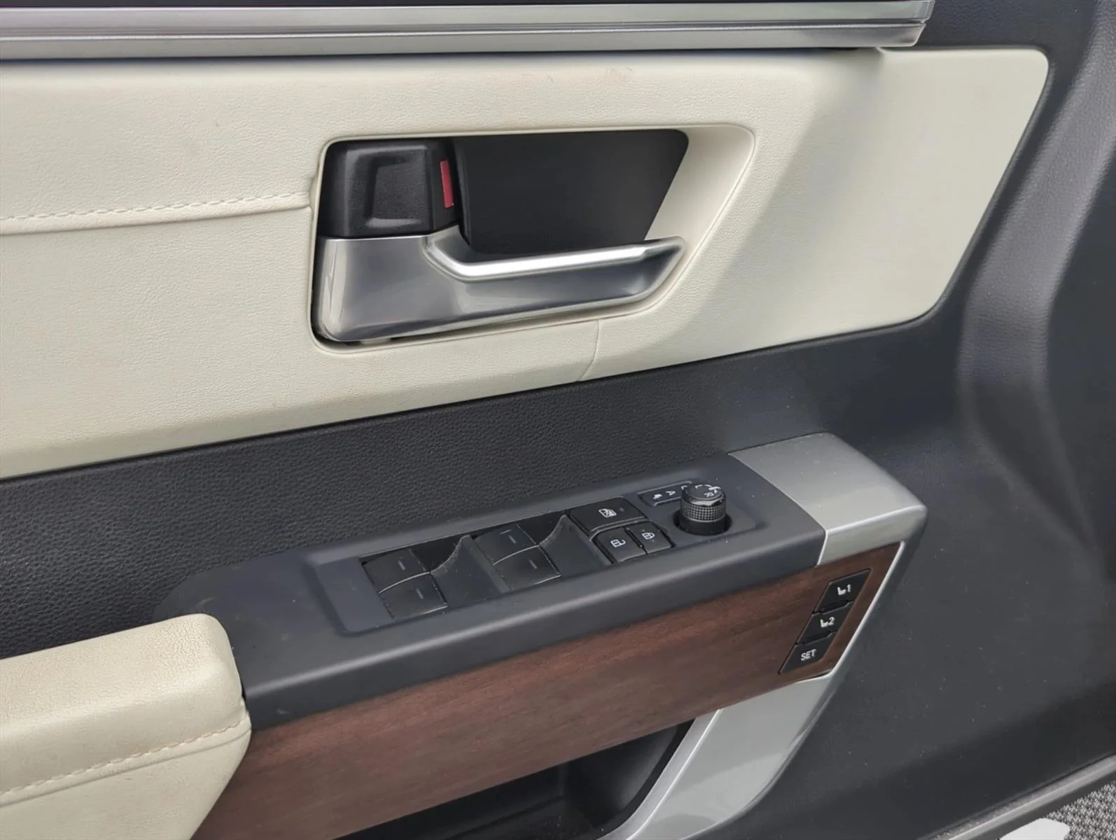 Used 2024 Wind Chill Pearl Toyota Capstone Hybrid image 10