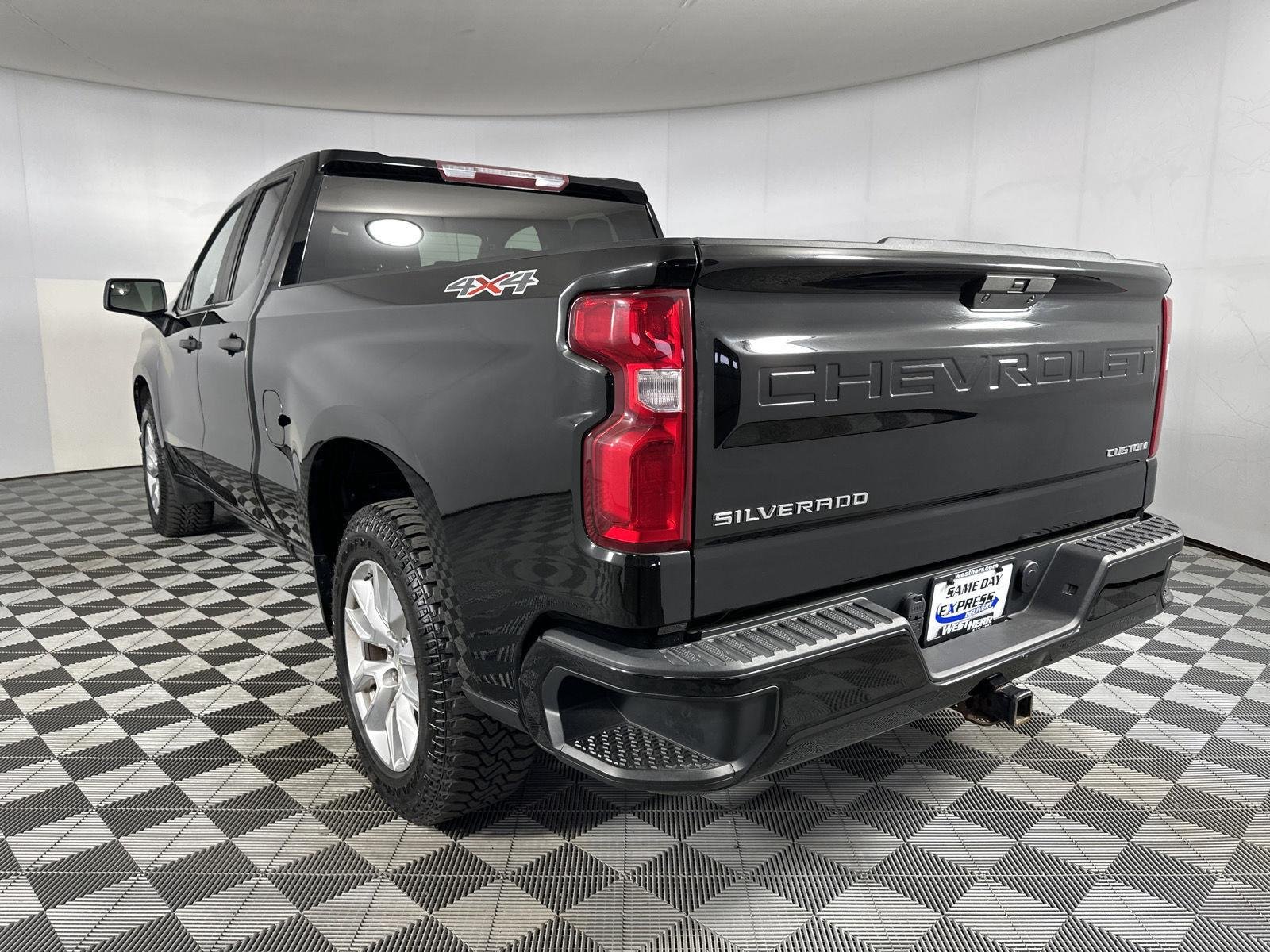 Used 2020 Black Chevrolet Custom image 5