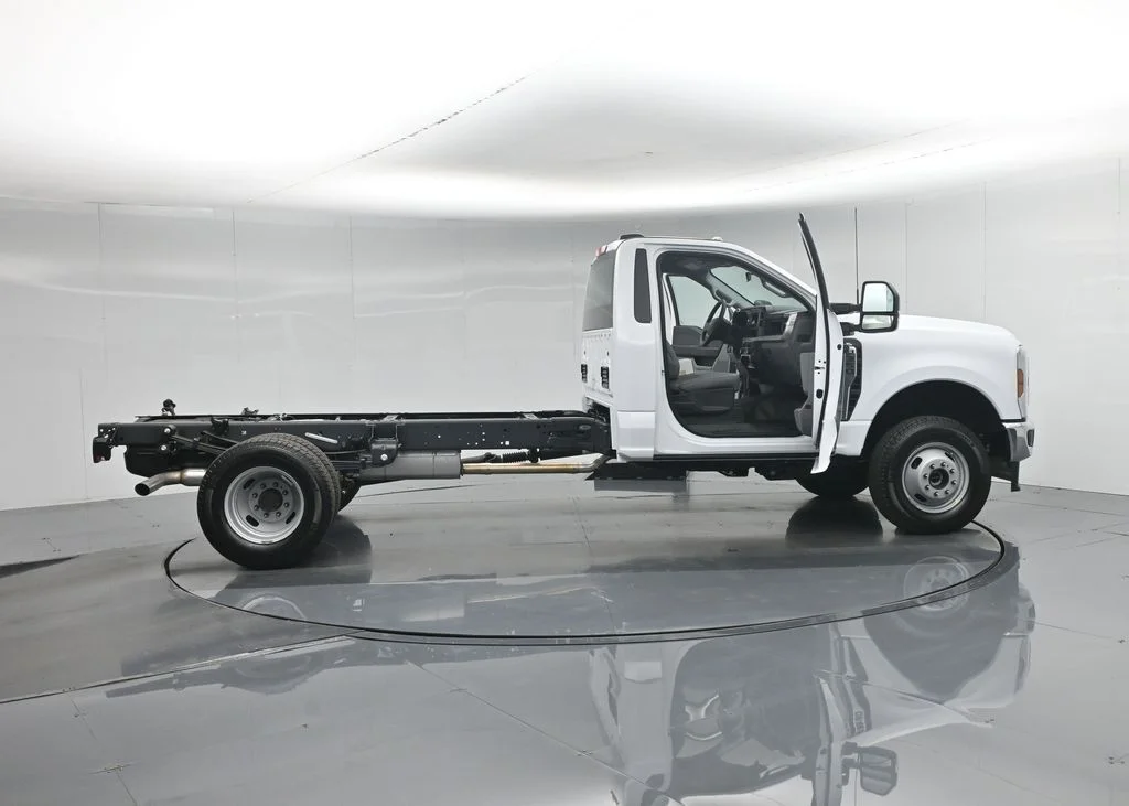 New 2026 White Ford XL image 4