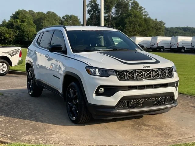 New 2026 Bright White Clearcoat Jeep Latitude image 9