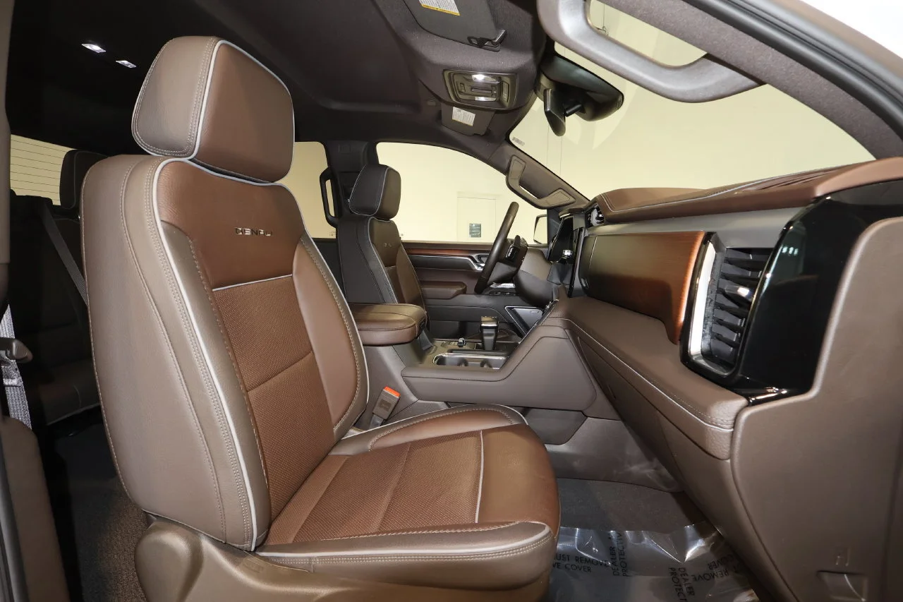 Used 2025 White Frost Tricoat GMC Denali image 28